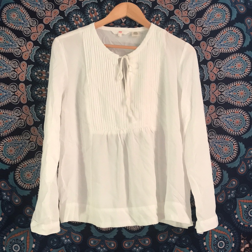 Levis white long sleeve